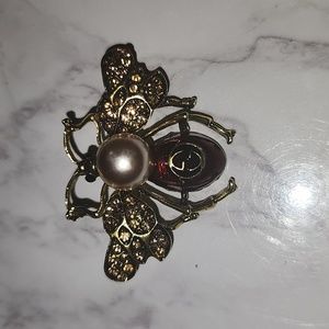 Bee brooch cute and simple new fashion jewelry